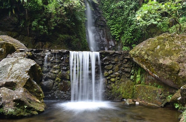 A photo of waterfall made with Nikon D3400. Great budget camera for Instagram and blog photos.